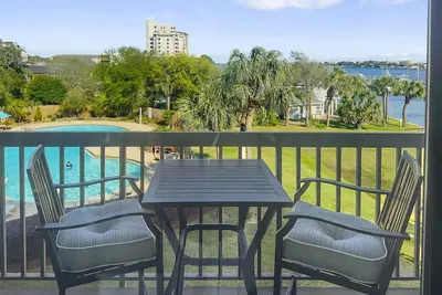 Image de Pirates Bay B303 - Stunning Views - Comfortable and Affordable!