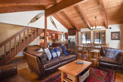 Image de Northstar Treehouse - Charming 4br house w/ Forest view