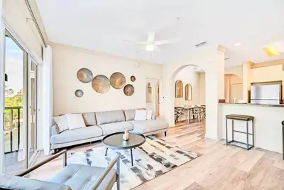 Image de Upstay - 6 Guest Condo w Hot Tub, Pool, Sauna