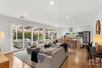 Image de Stylish Indoor Outdoor Sleeps 8