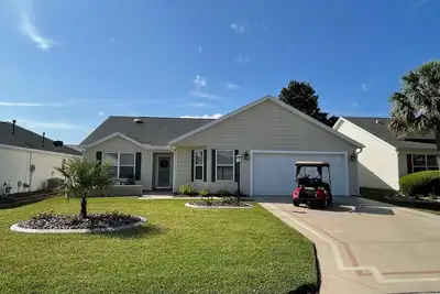 Image de Call Today For Special January Rate! Modern 3br Oasis w\/Golf Cart Included!