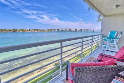 Image de ⭐Fabulous Location-Gorgeous Views-2br Bahia Vista 361- Club Bahia⭐