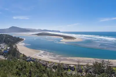 Image de Shoreline Solace: Ocean View Townhouse Tillamook