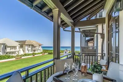 Image de Stunning Rosemary cottage w/courtyard | Steps to Beach & Coquina Pool | 6 Bikes