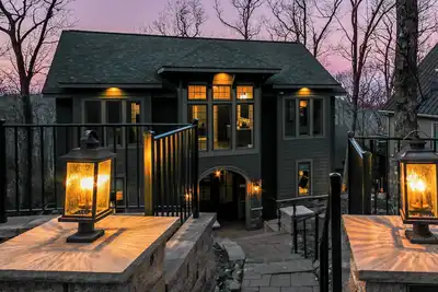 Image de Luxury Slope Side Home in Wintergreen Resort! Sauna, Smart Tv's, Central!
