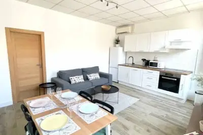 Image de Ravissant appartement à 50m port + Parking