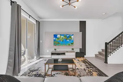 Image de Ultimate 5 Bedroom Storey Resort Pool Town home