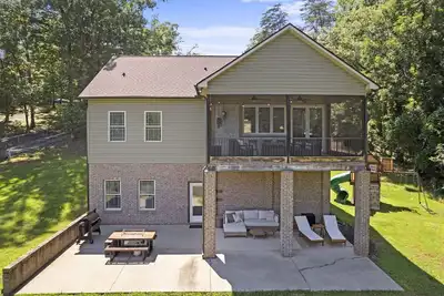 Image de Luxurious 3br on Lake Saluda w\/ Kayaks, Fire Pit