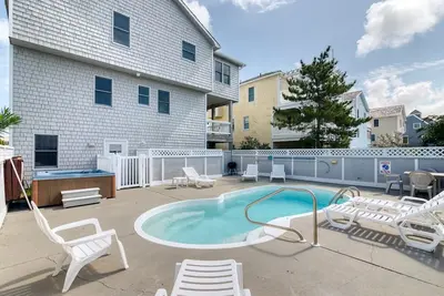 Image de Oceanside pet-friendly home with private pool & hot tub!