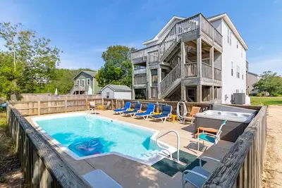 Image de Private pool & hot tub at this oceanside home in Duck!