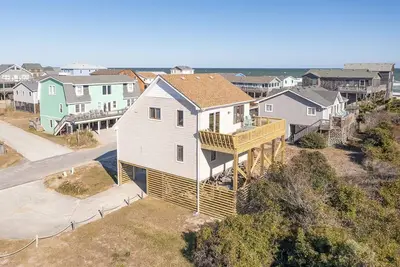 Image de Oceanside home in South Nags Head just 75 steps to the beach! !
