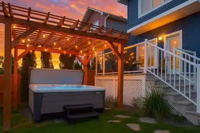 Image de Chic Retreat w/Hot Tub - King Bed - Fireplace - Wem