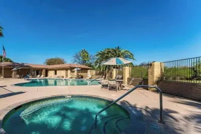 Image de Resort Amenities with Games and books. Walk to Ot Scottsdale, All Ages Welcome!