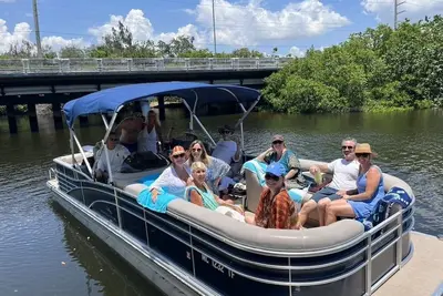 Image de 5 star Guest House heated pool on the water!