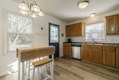 Image de Dog Happy and Centrally Located Cottage