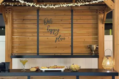 Image de Family-Friendly Madeira Beach Getaway w/ Backyard Oasis, Mini Golf & Outdoor Bar