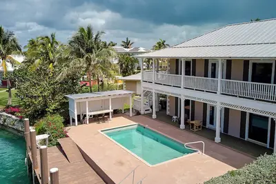 Image de Ironwood - 3-bedroom villa with dock and pool at Old Bahama Bay, West End