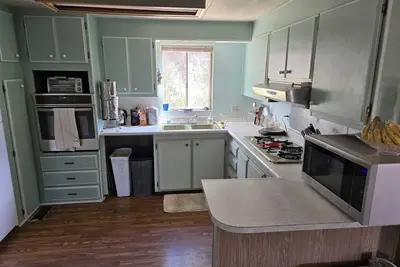 Image de Simple Affordable Room!