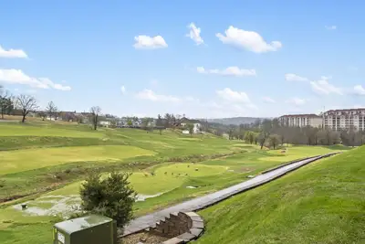 Image de 2br Branson Condo • Sunroom + Air Hockey • Golf & Ticket Discounts