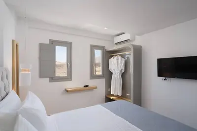Image de Sophisticated Santorini Suite | Two Bedroom Suite with Private Hot Tub | Monolithos