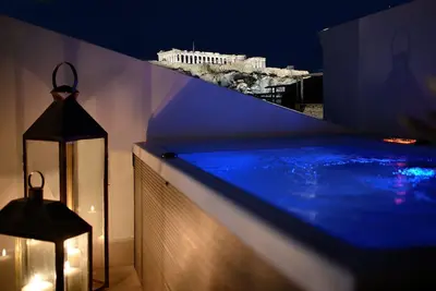 Image de Luxury Athens Apartment | 2 Bedrooms | Apartment Mavis | Spacious Terrace with Hot Tub and Stunning City Views | Athinaidos Aside