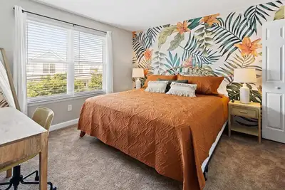 Image de Palm Bliss | Beach Access + Backyard!
