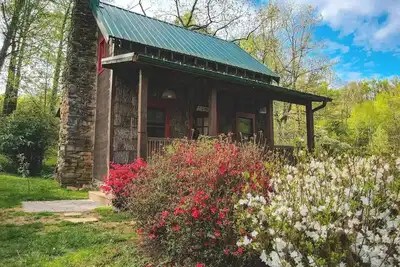 Image de Renovated 1800's Mountain Cabin
