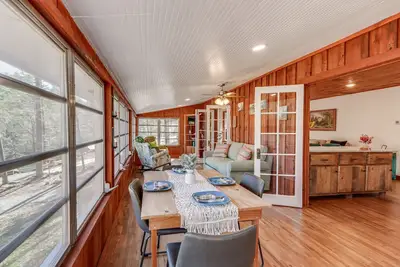 Image de Riverfront Blue Ridge Cabin w\/ Private Beach!