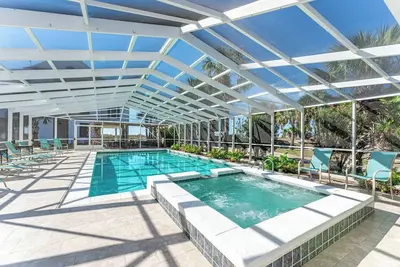 Image de SunScape & SeaScape: Beachfront, 2 Kitchens, Elevator, Pool/Spa, Pet-Friendly