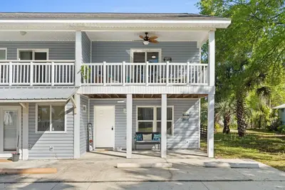 Image de Short Walk to beautiful St Joe Bay and Historic downtown Port St Joe.