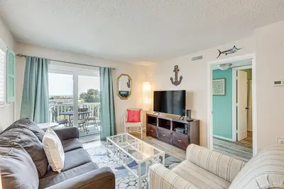 Image de Carolina Beach Condo w/ Balcony & Ocean Access!