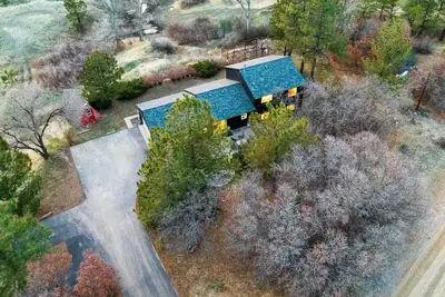 Image de Wilderness Haven in Franktown - Private Getaway. Pet-Friendly!