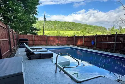 Image de 8 acres of peace and quiet by the pool in the south finger lakes region\n\n