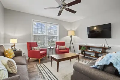 Image de Pet & Family-Friendly 4br, Sports Court Near Ngu