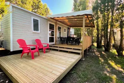 Mobil Home Premium 6/8 Pers. - Climatisation - 35m2 - 3 chambres - vaste terrasse 6 à 8 personnes - 6 pers. inclus dans le tarif