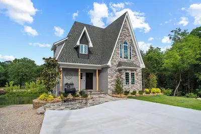 Image de New Home - Thunderbird Lakefront - Large Deck