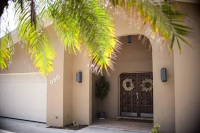 Image de Bahama Villa - Minutes to Venice Beaches-ping-pong-pickle ball court-game room
