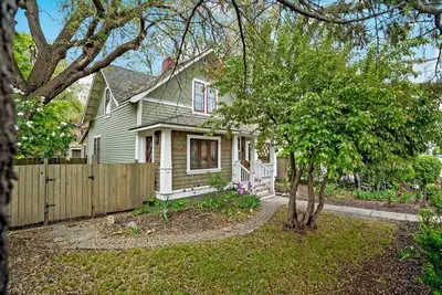 Image de Charming Heritage Home Downtown Kelowna