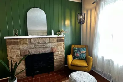 Image de Family Friendly, Peaceful Yard, Dedicated Work Space, close to local attractions