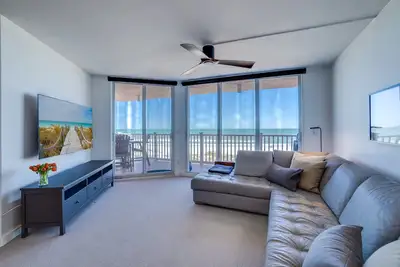 Image de Beachfront - Bella Luna at Ami Club 46 by SeaBreeze Vacation