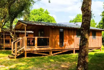 Image de Lodge Premium Vip 45m² (2 chambres) dont terrasse de 11m² + Tv + Draps + Serviettes 5 personnes