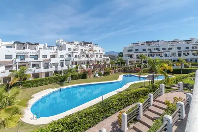 Image de Appartement 'Modern 3 Bed, Sea View and Pool' avec piscine partagée, Wi-Fi et climatisation