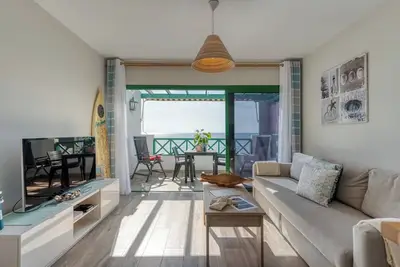 Image de Appartement de vacances 'Idílico Frente Al Mar' avec vue sur la mer, piscine partagée et Wi-Fi