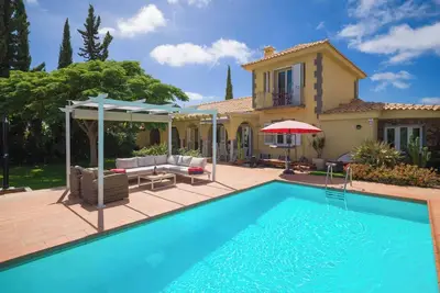 Image de Maison de vacances 'Villa Linda' avec vue sur les montagnes, piscine privée et Wi-Fi