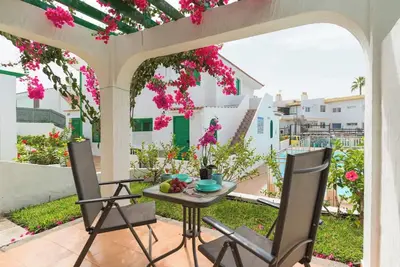 Image de Appartement de vacances 'Elegante Apartamento 5 Min De Playa' avec piscine partagée