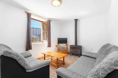 Image de Appartement 'Antiga Escola De Molinell' avec vue sur les montagnes, terrasse privée et jardin privé
