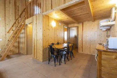Image de Caravane 'Bungalow 2' avec vue sur les montagnes, Wi-Fi et climatisation