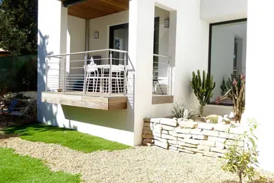 Image de 'Appartement 4 étoiles, à 5 minutes à pied des plages' avec terrasse privée, Wi-Fi et climatisation