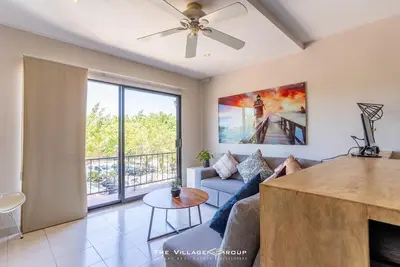 Image de Experience Pure Bliss in our Stunning Plaza Marina Studio Apartment.