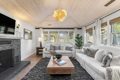 Image de Uptown, multi-home retreat w/Hot Tub and Fire pit